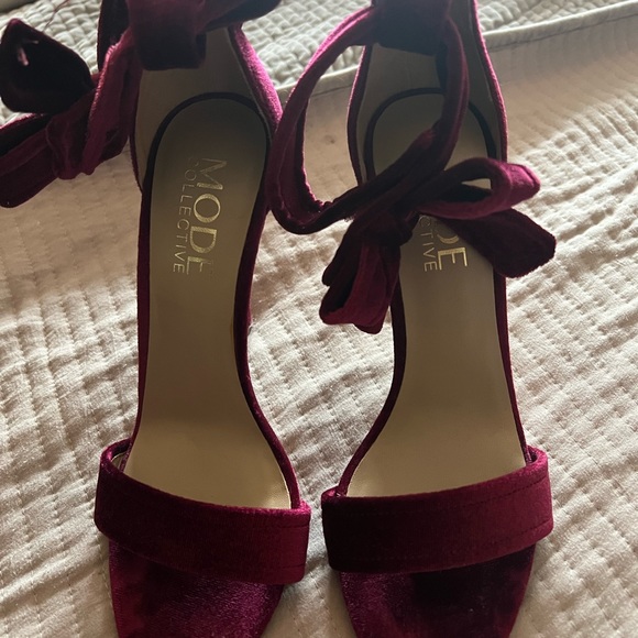 Burgundy velvet heels - Picture 3 of 3